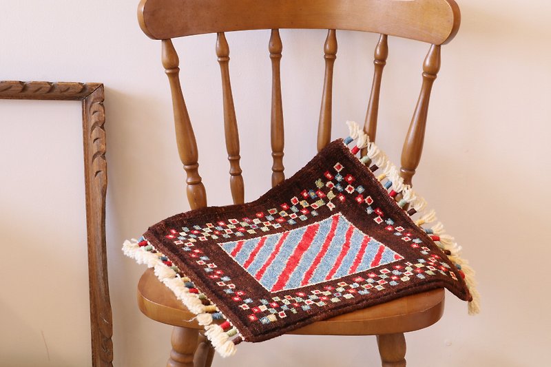 Hand-woven carpet cushion size handmade dark brown - ผ้าห่ม - วัสดุอื่นๆ สีนำ้ตาล