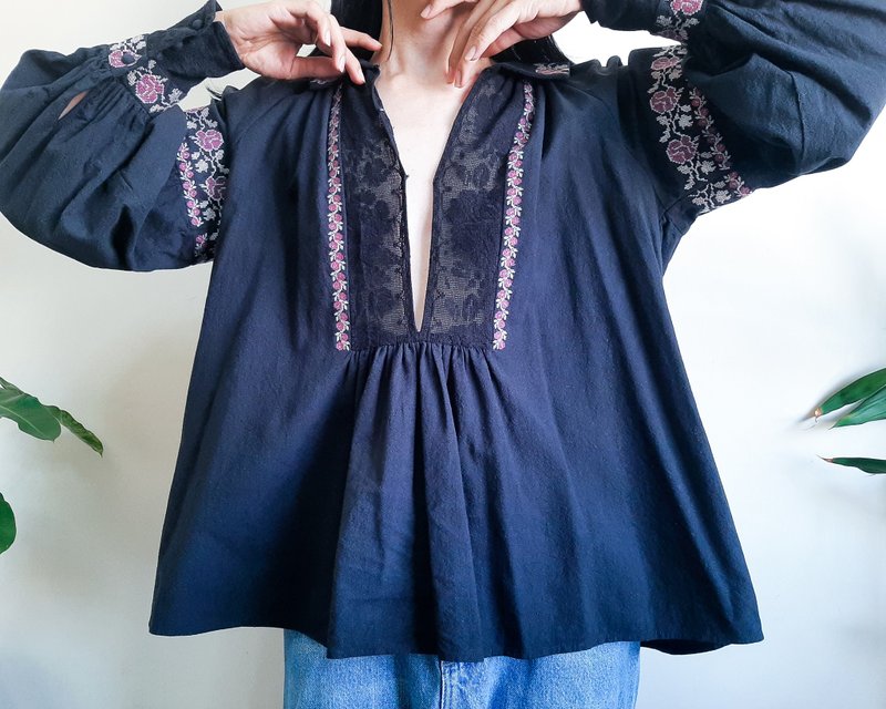 黑色棉質刺繡花卉襯衫烏克蘭襯衫款式 ANOTHER EDITION 尺寸 M-L - 女上衣/長袖上衣 - 棉．麻 黑色