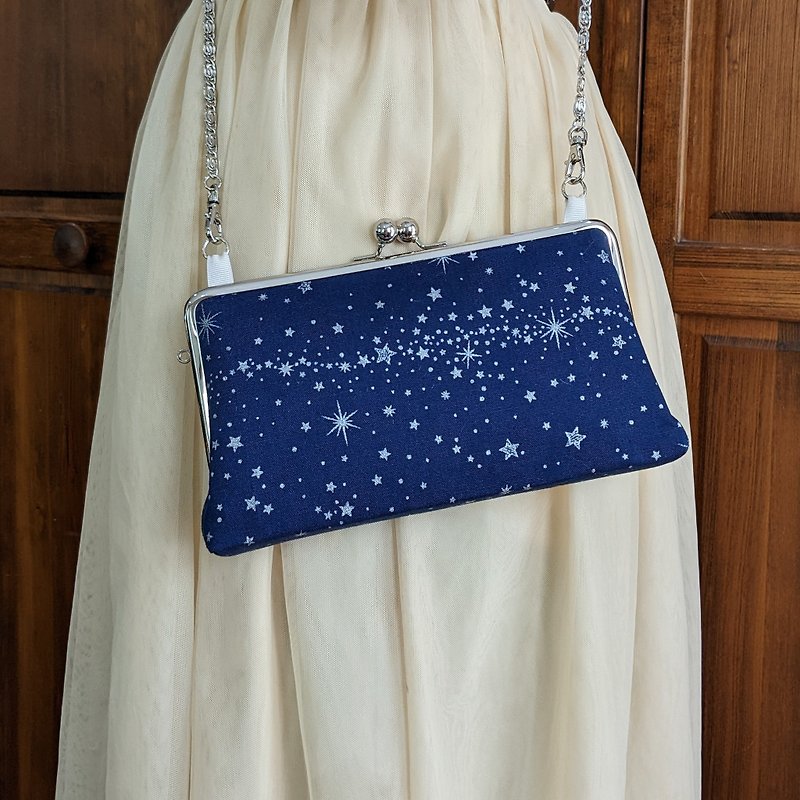 Large-capacity large clasp purse Starry sky - กระเป๋าสตางค์ - ผ้าฝ้าย/ผ้าลินิน สีน้ำเงิน