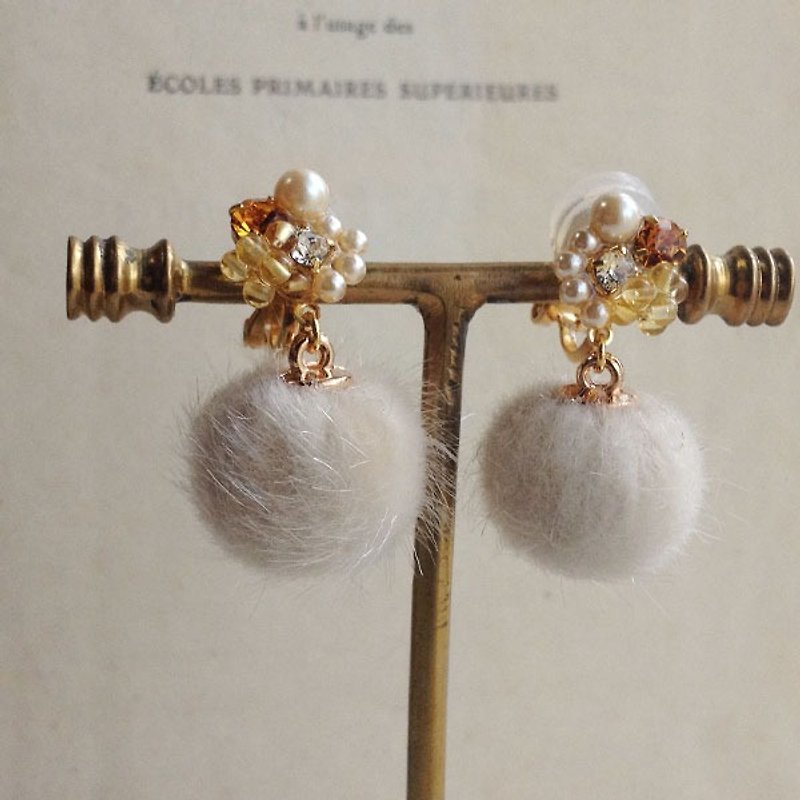 16kgp citrine and vintage Swarovski bijou fake fur earrings - Earrings & Clip-ons - Gemstone White