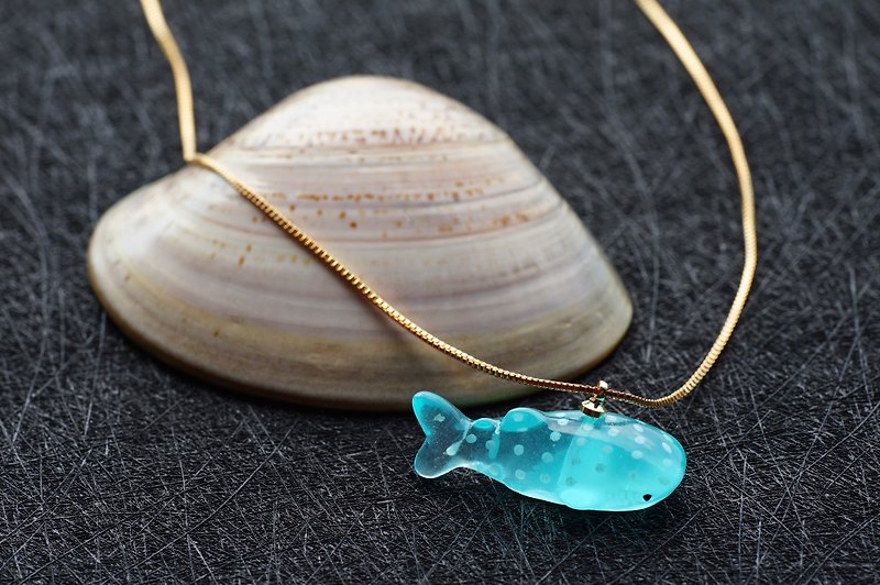 Crystal clear whale shark necklace - Necklaces - Resin Transparent
