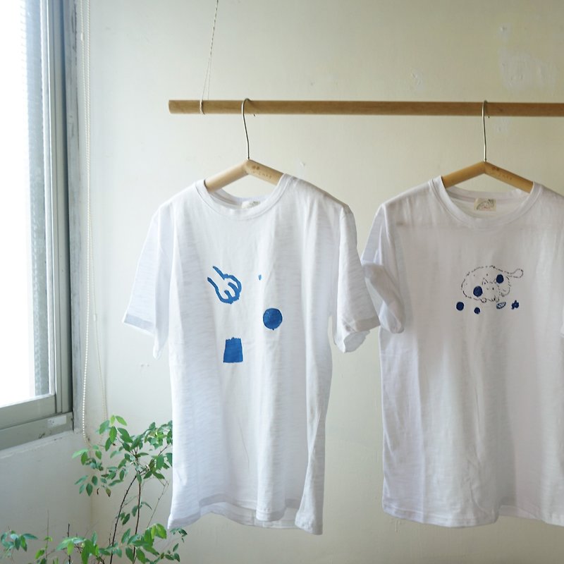 Pure white cotton casual summer hand-printed short-sleeved top unisex style / Blueberry Ago / - เสื้อยืดผู้หญิง - ผ้าฝ้าย/ผ้าลินิน ขาว