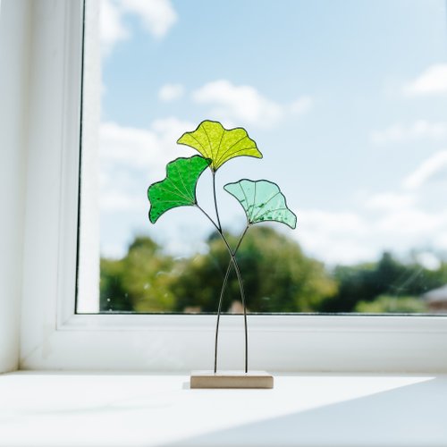 VitrageArtSouvenirs 石架上的彩色玻璃銀杏植物捕光器、花卉裝飾、家居裝飾