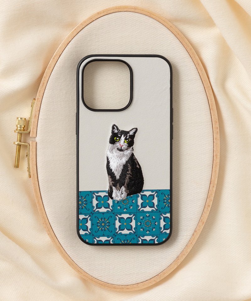 立體刺繡手機殼 iPhone 13 PRO PU合成皮革 貓咪x淺灰 - 手機殼/手機套 - 聚酯纖維 多色