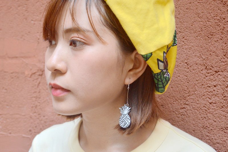 Summer romantic black pineapple like you black and white small pineapple pineapple long earrings ear clips hand-painted wooden - ต่างหู - ไม้ สีดำ