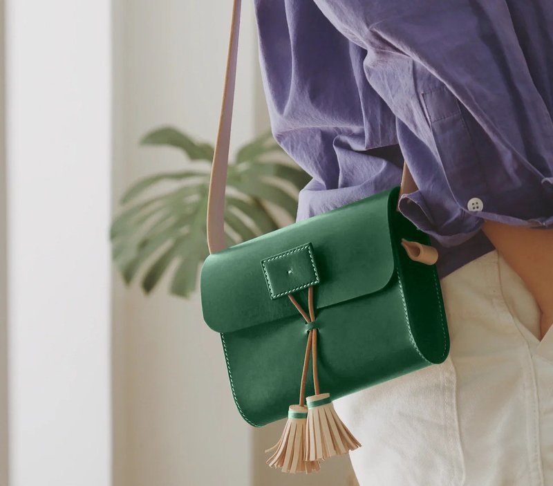 A tassel small square bag is a bag suitable for summer back - กระเป๋าแมสเซนเจอร์ - หนังแท้ หลากหลายสี