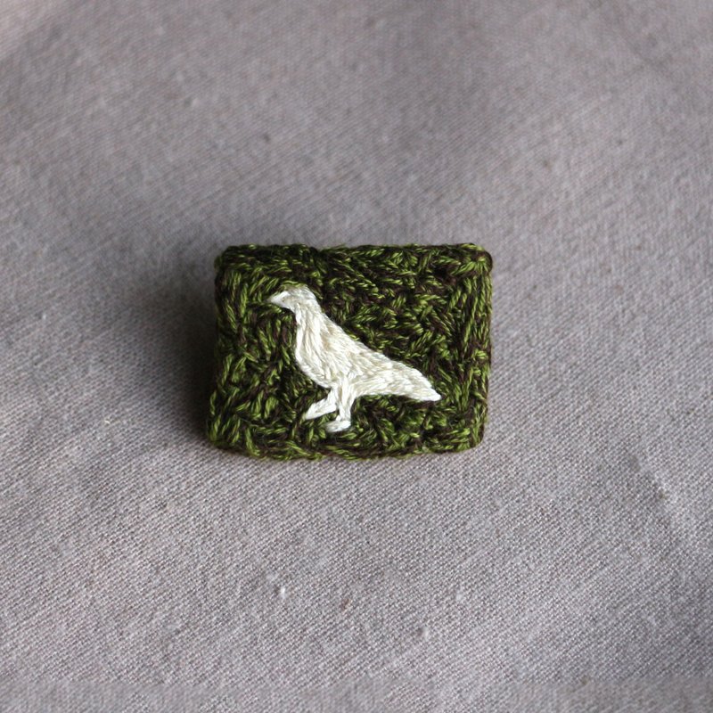 Fragment Series/Hand Embroidered Brooch/White Dove - Brooches - Cotton & Hemp White