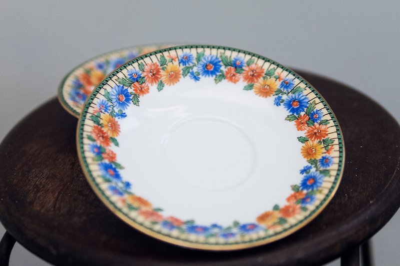 Banana Flyin Vintage British Aynsley Royal Royal Antique Bone Ceramic Saucer - Plates & Trays - Porcelain 