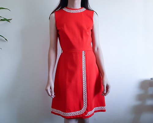 ISSARA ART GALLERY 復古 60 年代 70 年代摩登紅色連身裙 聚酯無袖連身裙 尺寸 M