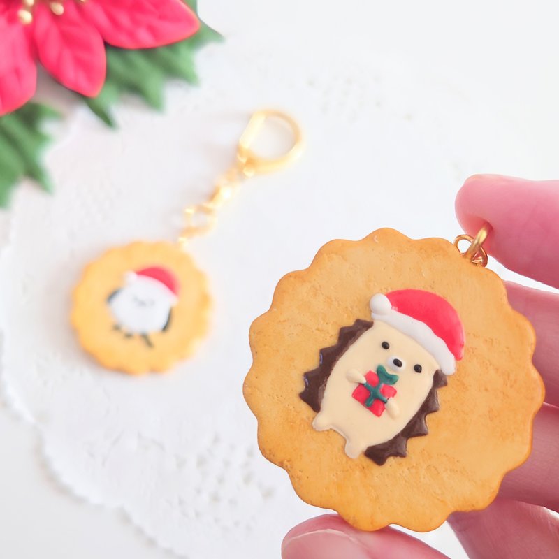 Hedgehog keychain enjoying Christmas - Keychains - Clay 