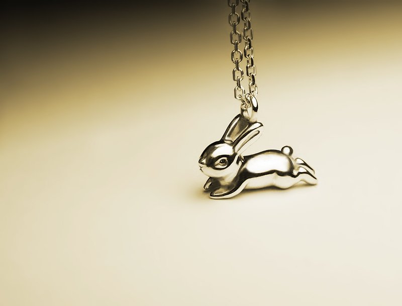 Small three-dimensional rabbit necklace - สร้อยคอ - โลหะ สีเงิน