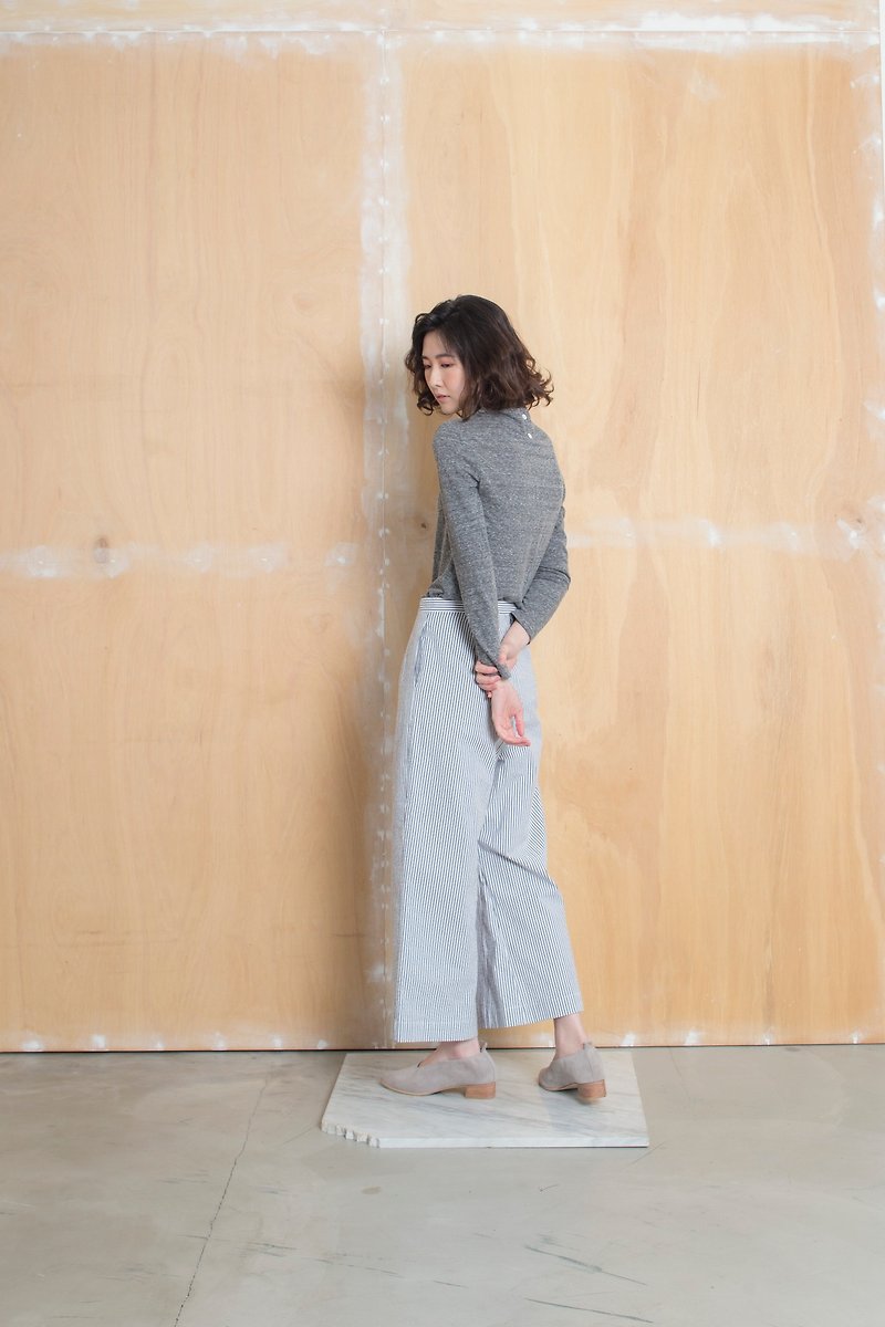 After the opening buttoned turtleneck - Women's Tops - Cotton & Hemp 