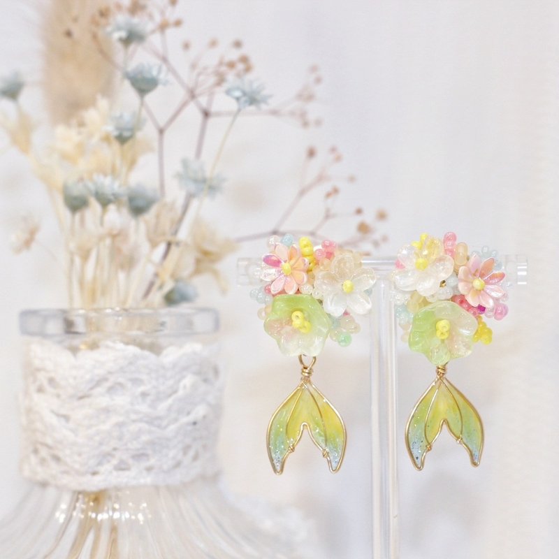 Dreamy Blossom Scales | - Earrings & Clip-ons - Resin Multicolor