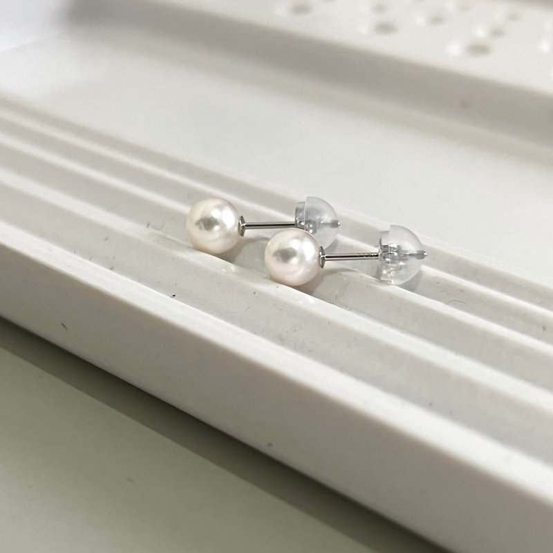 一粒パールピアス 5-5.5mm ベビーパール プラチナ K18YG K10YG K10PG 本真珠 あこや真珠 スタッドピアス Made in Japan - 耳環/耳夾/耳骨夾 - 珍珠 白色
