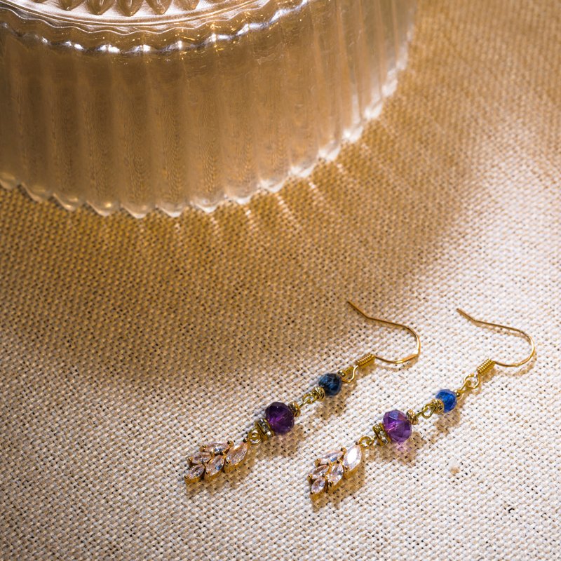 【Can be customized】Natural crystal・Blue crystal and amethyst earrings│Sister gift・Girlfriend・Lucky jewelry - Earrings & Clip-ons - Crystal Multicolor