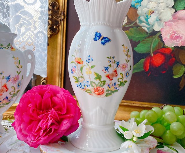 英国のボーンチャイナ王室の女王エインズリー手描きの花背の高いボーン