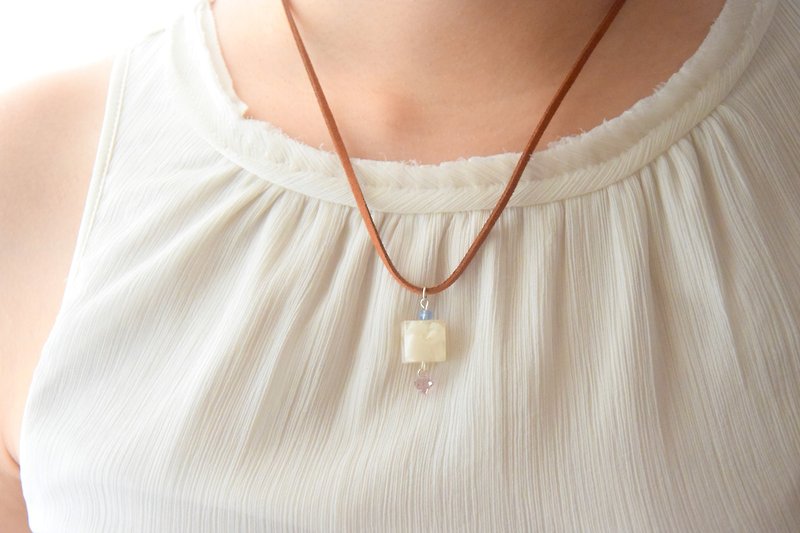 Romantic White Cube with Swarovski Pendant Handmade Necklace - สร้อยคอ - หิน 
