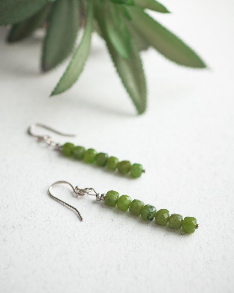 Nephrite Earrings, 925 Sterling Silver, Gemini, Libra, Sagittarius Crystal Gift - 耳環/耳夾/耳骨夾 - 半寶石 綠色