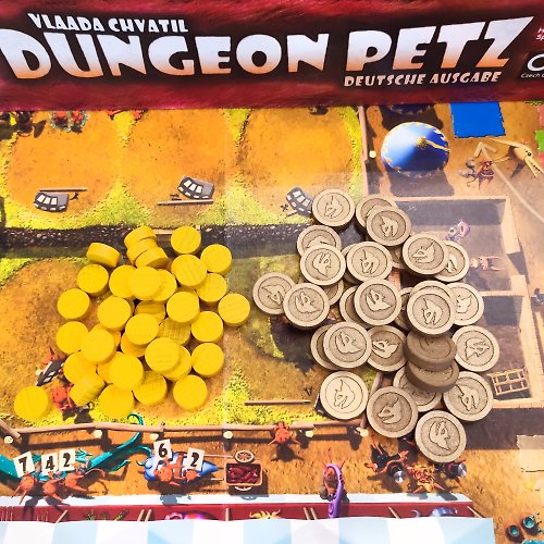 Holy Tokens 與棋盤遊戲 Dungeon Petz 兼容的豪華硬幣代幣。