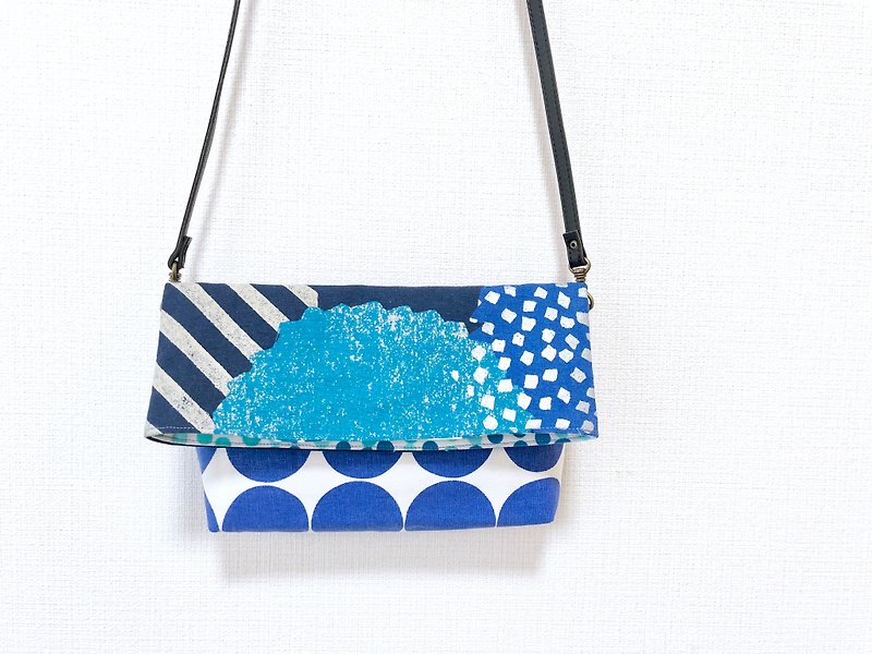Long belt anti-folding cross-body bag - stitching Japanese imported flower cloth - blue round + Turkish blue - กระเป๋าแมสเซนเจอร์ - ผ้าฝ้าย/ผ้าลินิน สีน้ำเงิน