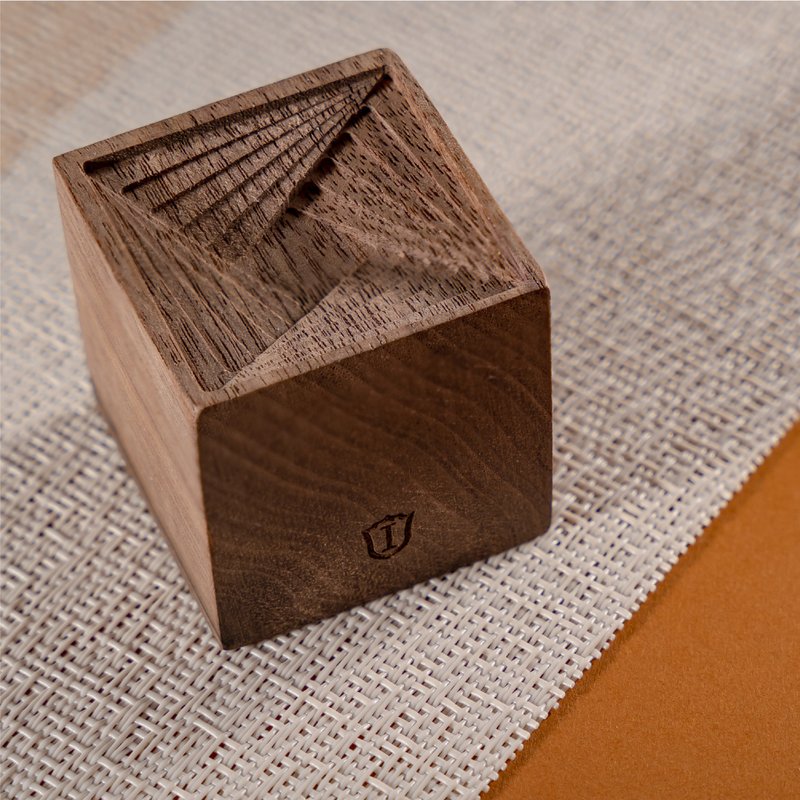 Islandoffer Creative black walnut square diffused wood - อื่นๆ - ไม้ สีทอง