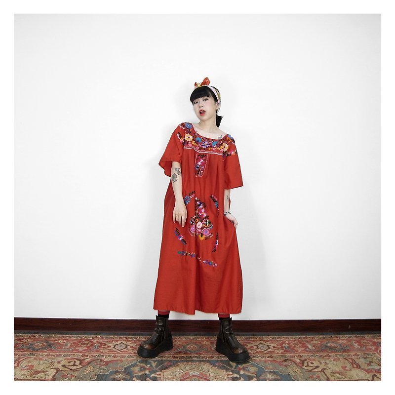 A‧PRANK: DOLLY :: Vintage VINTAGE Red Mexican Hand-embroidered Dress (D807017) - ชุดเดรส - ผ้าฝ้าย/ผ้าลินิน สีแดง