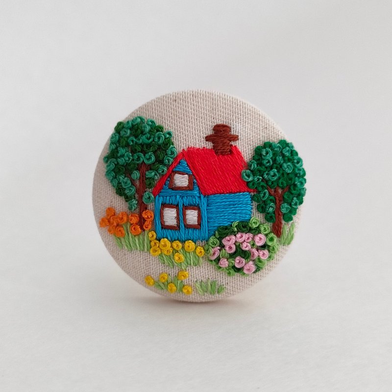 赤い屋根の家とお庭刺繍ブローチ - 胸針 - 棉．麻 紅色