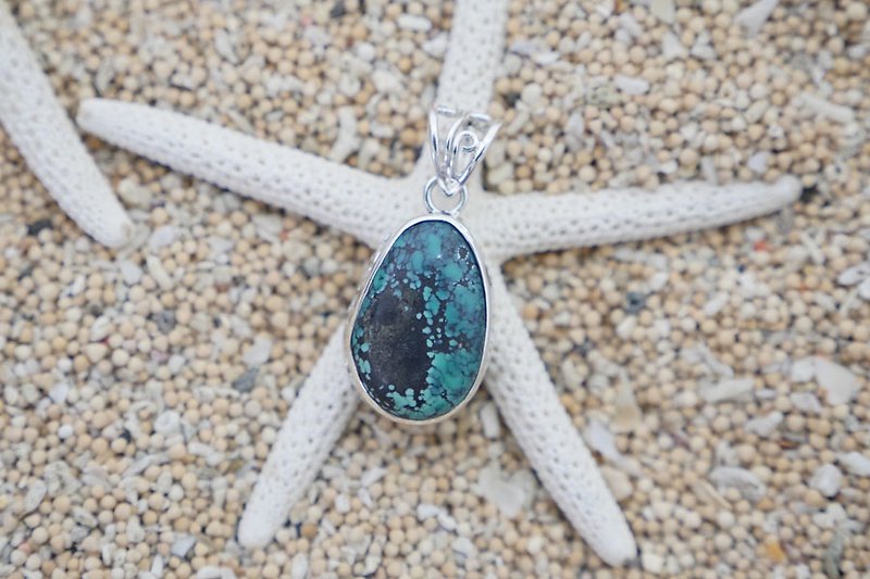 Silver pendant of turquoise - Necklaces - Stone Green
