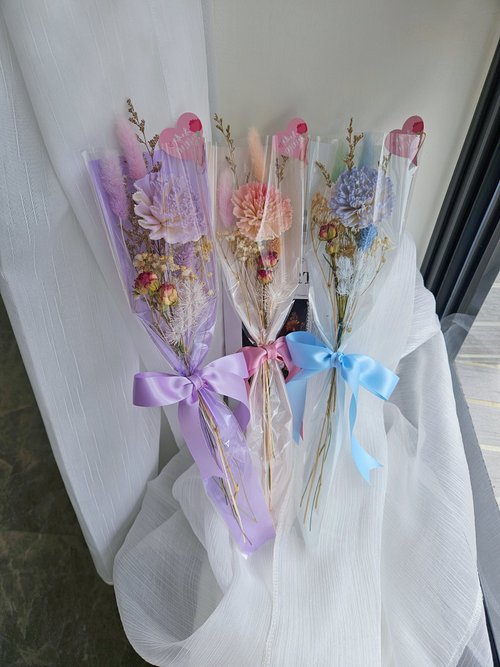 蒔雨花室 Rain in Blossom florist 索拉康乃馨單支花束 母親節花束