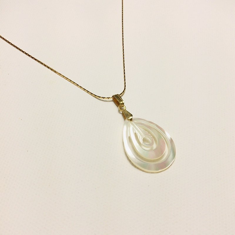 // old pearl shell carving water drop necklace // old piece only one piece vn003 - Necklaces - Other Materials White