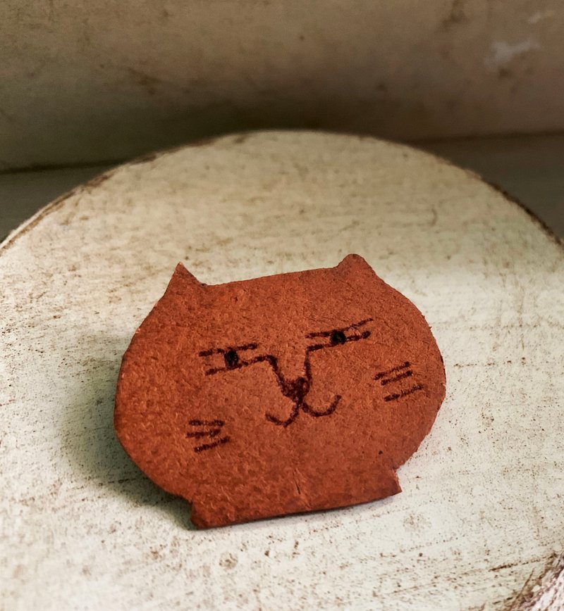 Cat vintage leather pin brooch - เข็มกลัด - หนังแท้ 