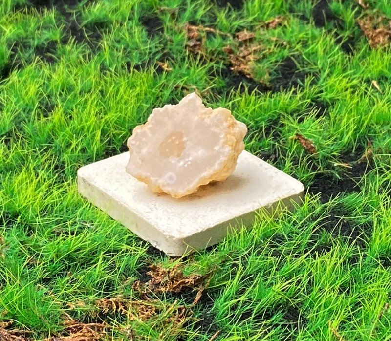 能量擺飾-瑪瑙可愛花朵白晶洞開口笑 招財 療癒 開運  快速出貨 - 擺飾/家飾品 - 水晶 白色