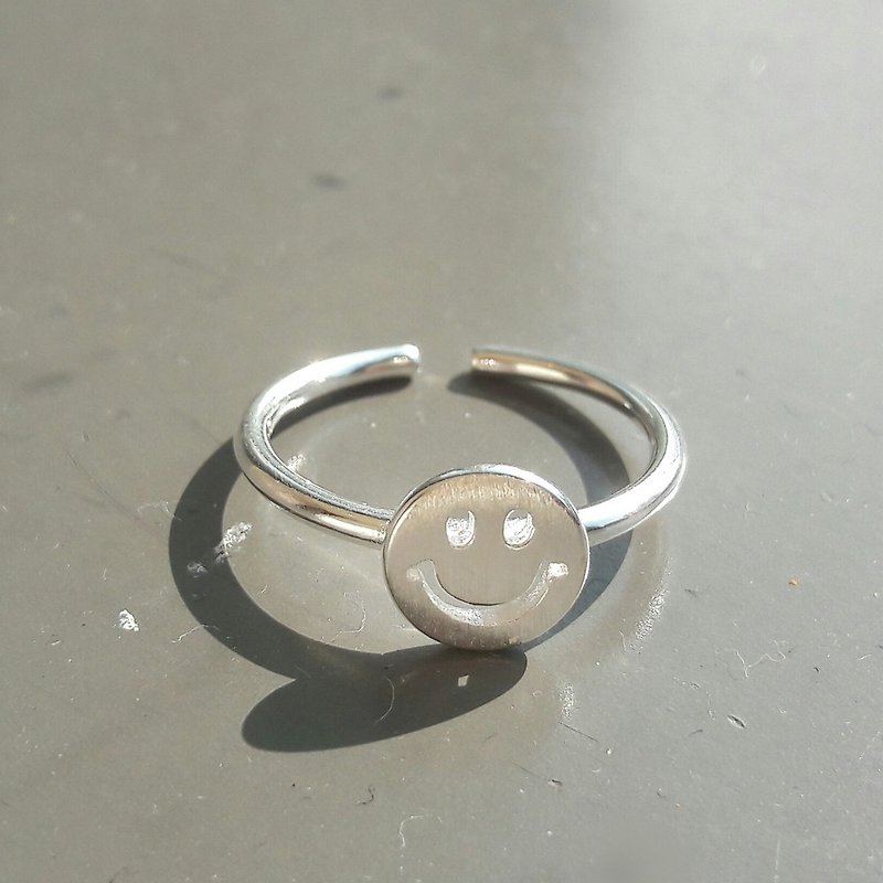 Classic Smile 925 Sterling Silver Ring Activity - แหวนทั่วไป - เงินแท้ สีเงิน
