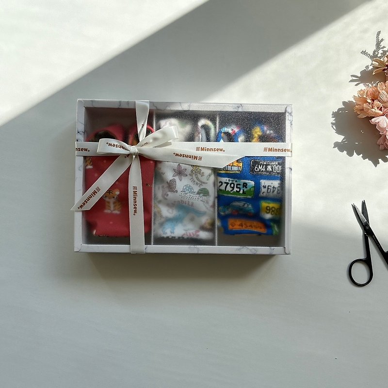 [Handmade 3-piece gift box set] Baby 1-month gift box with 3 bibs - Other - Cotton & Hemp 