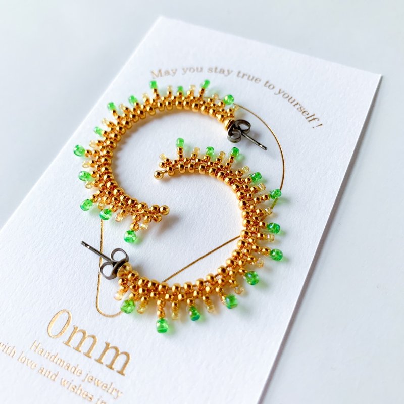 Spark earrings made of colored glass and real gold-plated beads [yellow green] - Earrings & Clip-ons - Glass Green