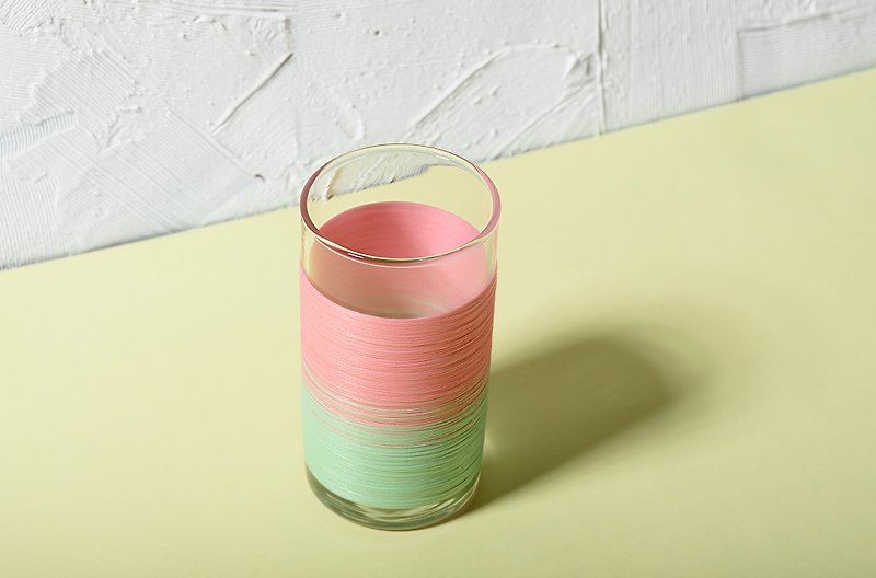 Line processing PUNNDLE line water cup toning pink green tones - Cups - Glass Brown