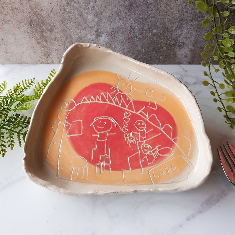 [Love Dinosaur House] Hand-carved pottery plate x Enniu who yo child hand-painted - จานและถาด - ดินเผา สีส้ม