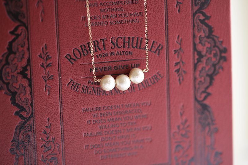 Happy Luster Cotton Pearl Necklace│14kgf Cotton Pearl Birthday Gift Petty Bourgeoisie - สร้อยคอ - เครื่องเพชรพลอย ขาว