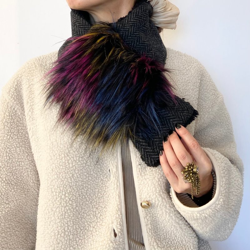 アクセサリー感覚の上品マフラー　ブラック&カラー　エコファー - マフラー・ストール - その他の素材 多色