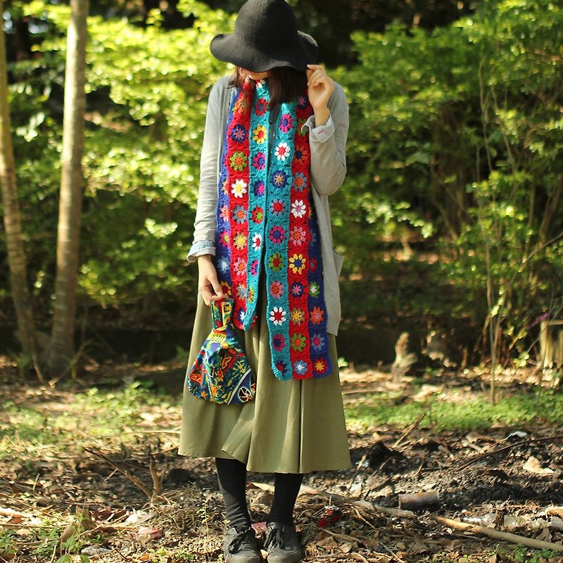 Birthday gift handmade crocheted production of retro Mori girl literary fan wool warm flower scarf scarf - ผ้าพันคอถัก - ผ้าฝ้าย/ผ้าลินิน 