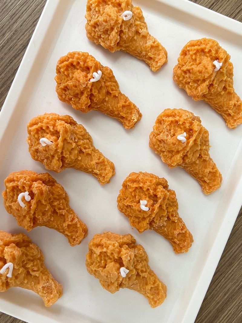 Simulated fried chicken scented candle - เทียน/เชิงเทียน - วัสดุอื่นๆ 