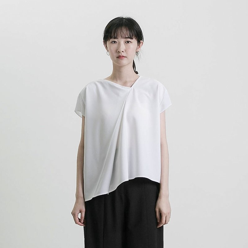 [Classic Original] Future_Future Asymmetrical Pleated Top_CLT000_White - เสื้อผู้หญิง - ผ้าฝ้าย/ผ้าลินิน ขาว