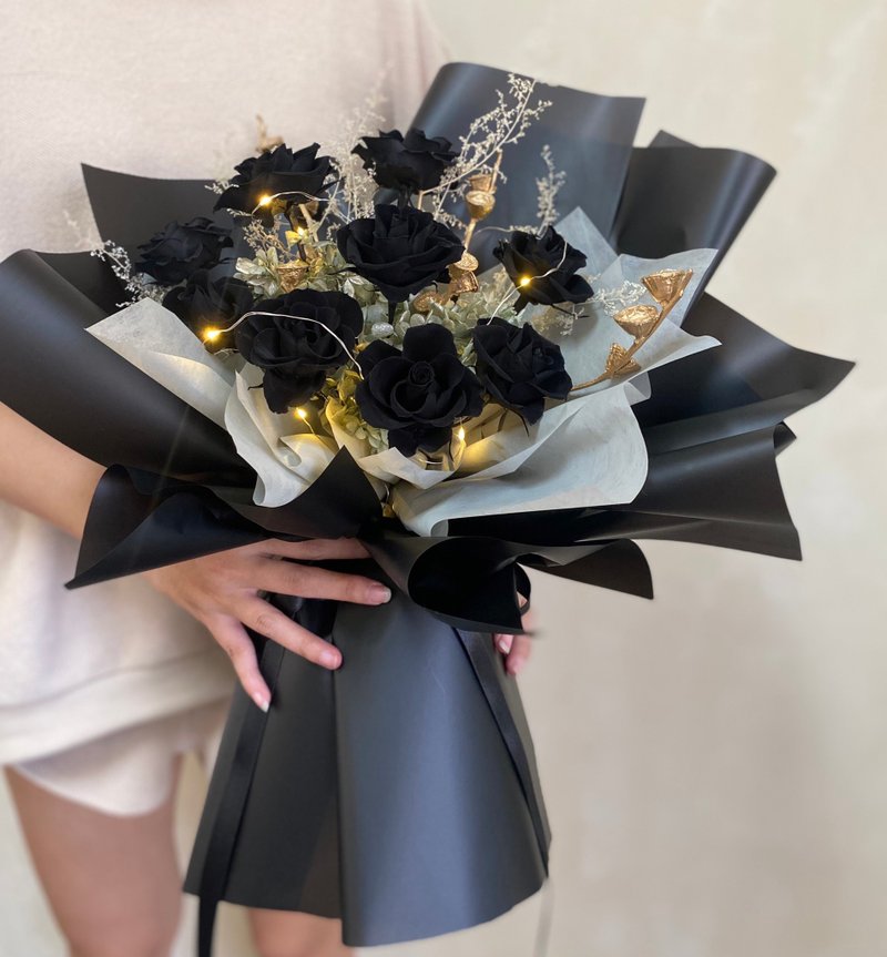 【About Floral Art│Black Velvet Immortal Bouquet】 Valentine's Day Bouquet Immortal Bouquet Light String Delivery - ช่อดอกไม้แห้ง - พืช/ดอกไม้ สึชมพู