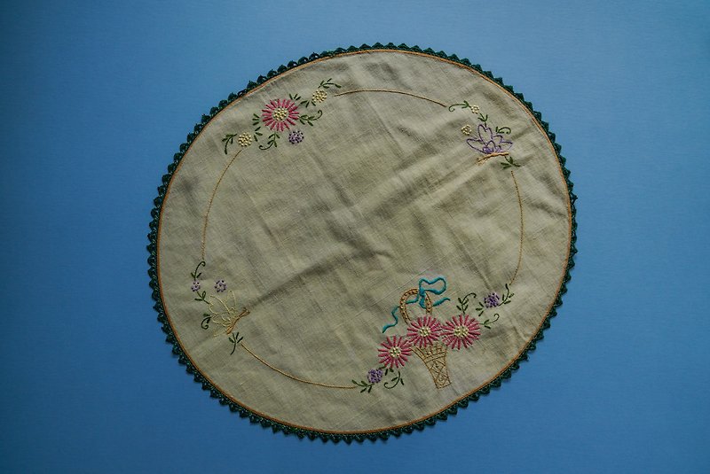 早期 刺繡花卉蝴蝶圖案 橢圓形桌墊 - 擺飾/家飾品 - 棉．麻 多色