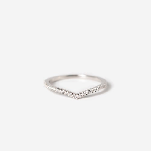 Isha Jewelry 純銀輕珠寶 細緻 V 型排鑽純銀戒指_極細輕珠寶款 | 純銀。玫瑰金