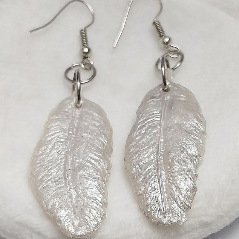 Feather White Color Earring Handmade Air Dry Clay Eco Friendly Stainless Hook - Earrings & Clip-ons - Clay White