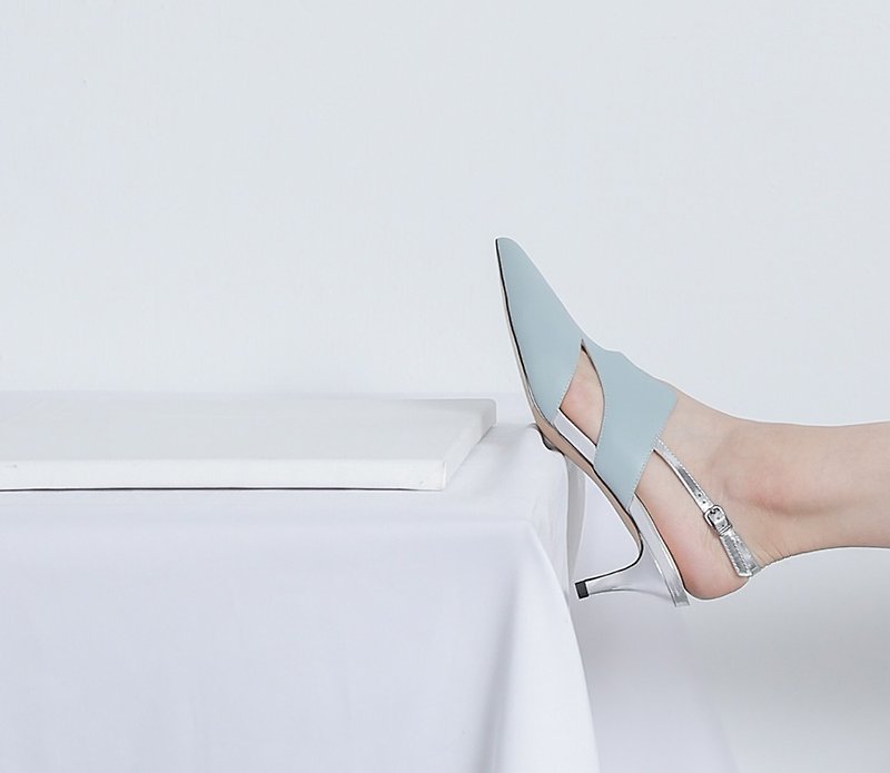 V-port side digging minimalist low heel sandal blue - รองเท้าส้นสูง - หนังแท้ สีน้ำเงิน