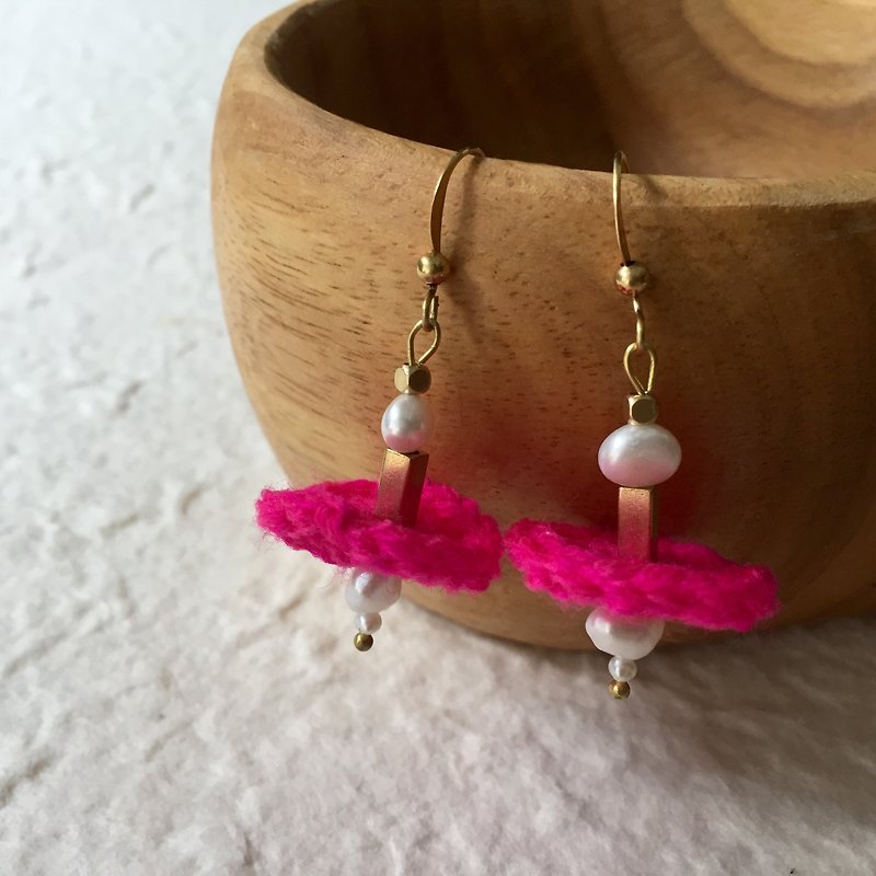 Crochet earrings -Ballerina (pink) - ต่างหู - ผ้าฝ้าย/ผ้าลินิน สึชมพู