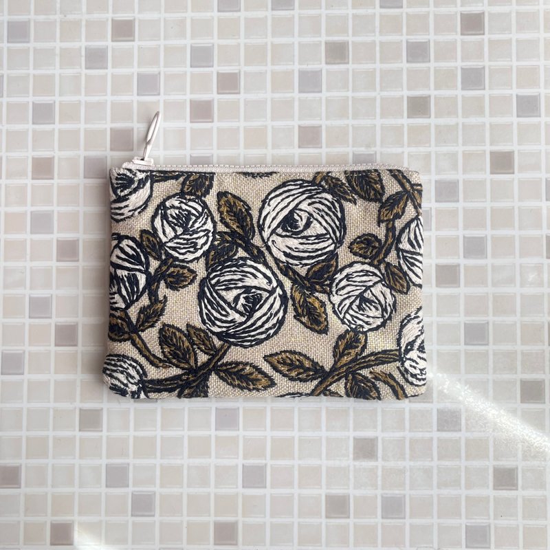 mina perhonen rosy ポーチ 　beige 薔薇 刺繍　人気柄 - 化妝包/收納袋 - 棉．麻 黃色