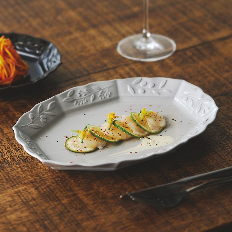 Seto ware Olive oval plate white gray octagonal plate | pasta plate - จานและถาด - ดินเผา สีเทา